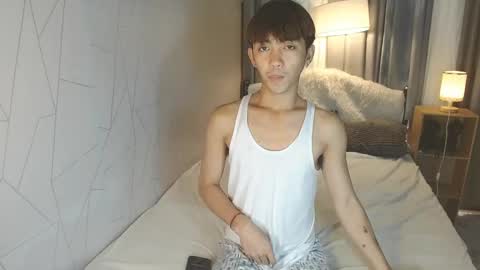 Snapshot of louieismy_name chatting on December 4, 1:25 am ignot ursh online show from December 4, 1:25 am