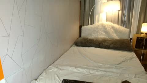 Snapshot of louieismy_name chatting on December 6, 3:19 am ignot ursh online show from December 6, 3:19 am