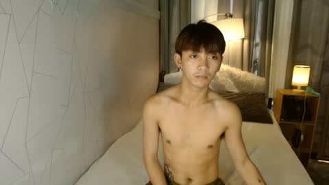 Snapshot of louieismy_name chatting on December 7, 2:42 am ignot ursh online show from December 7, 2:42 am