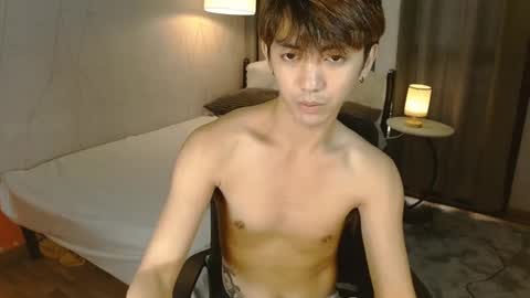 Snapshot of louieismy_name chatting on January 2, 4:09 am ignot ursh online show from January 2, 4:09 am