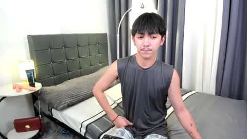 Snapshot of louieismy_name chatting on March 9, 12:31 pm ignot ursh online show from March 9, 12:31 pm