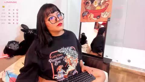 Snapshot of louiemanson_ chatting on October 20, 4:51 pm online show from October 20, 4:51 pm