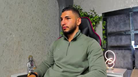 Snapshot of louis_connor chatting on October 17, 8:00 pm Louis online show from October 17, 8:00 pm