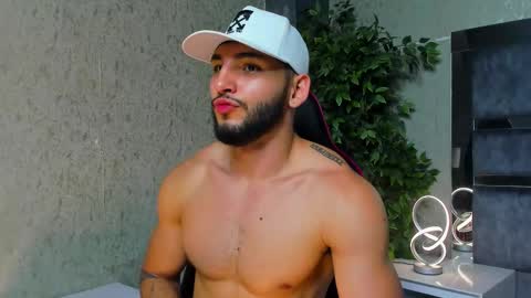 Snapshot of louis_connor chatting on November 19, 10:10 pm Louis online show from November 19, 10:10 pm