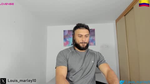 louis_marley_ online show from December 4, 10:30 pm