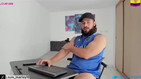 louis_marley_ online show from October 31, 3:35 pm