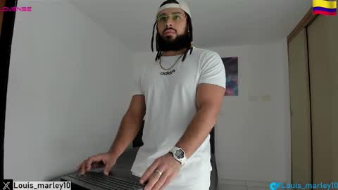 louis_marley_ online show from December 2, 2:12 pm