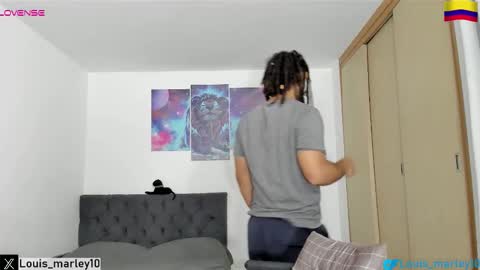 louis_marley_ online show from January 17, 11:41 pm