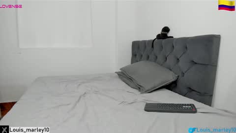 louis_marley_ online show from March 28, 11:15 pm