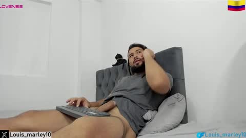 louis_marley_ online show from April 8, 11:27 pm