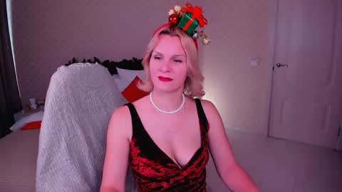 Snapshot of louisa_bay chatting on December 25, 1:51 pm Louisa online show from December 25, 1:51 pm