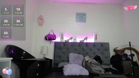 Snapshot of louise_nails chatting on February 27, 11:52 am LouIse online show from February 27, 11:52 am