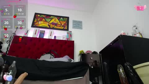 Snapshot of louise_nails chatting on September 23, 12:30 pm LouIse online show from September 23, 12:30 pm