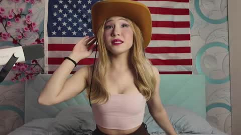 Snapshot of lovamanda chatting on June 3, 10:37 pm lovamanda online show from June 3, 10:37 pm