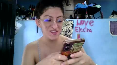 Snapshot of love_electra chatting on January 19, 4:33 pm love_electra online show from January 19, 4:33 pm