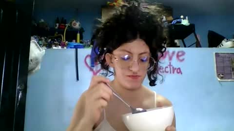 Snapshot of love_electra chatting on February 10, 9:41 pm love_electra online show from February 10, 9:41 pm