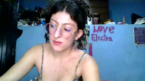 Snapshot of love_electra chatting on February 26, 2:43 am love_electra online show from February 26, 2:43 am