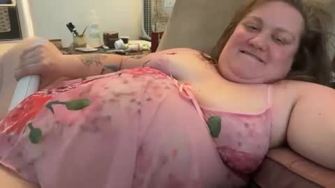 Sara and Leigh online show from September 9, 9:47 pm