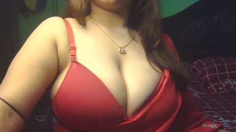 Snapshot of love_luna_angel chatting on December 28, 9:30 pm Luna online show from December 28, 9:30 pm