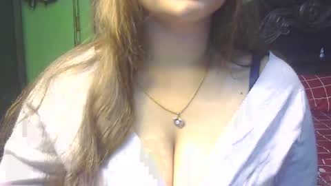 Snapshot of love_luna_angel chatting on February 23, 8:44 pm Luna online show from February 23, 8:44 pm