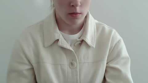 Vivian online show from November 18, 11:47 am