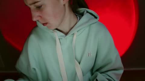 Snapshot of love_vivian chatting on January 13, 12:10 pm Vivian online show from January 13, 12:10 pm