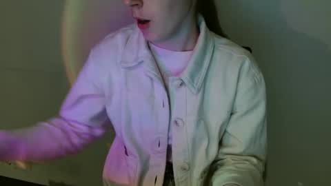 Snapshot of love_vivian chatting on February 14, 10:12 am Vivian online show from February 14, 10:12 am