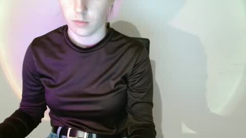 Snapshot of love_vivian chatting on February 17, 10:56 am Vivian online show from February 17, 10:56 am