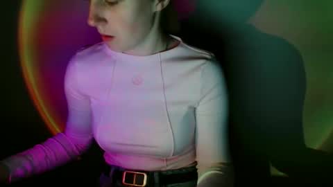 Snapshot of love_vivian chatting on February 18, 1:07 pm Vivian online show from February 18, 1:07 pm