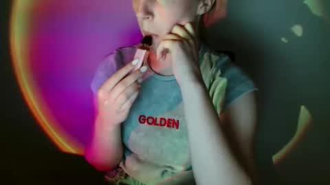 Snapshot of love_vivian chatting on February 19, 2:13 pm Vivian online show from February 19, 2:13 pm