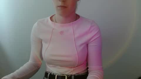 Snapshot of love_vivian chatting on February 25, 1:10 pm Vivian online show from February 25, 1:10 pm