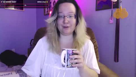 love_you_julia online show from November 25, 7:25 pm