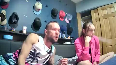 Snapshot of lovecoupleqc chatting on October 21, 12:33 am lovecoupleqc online show from October 21, 12:33 am