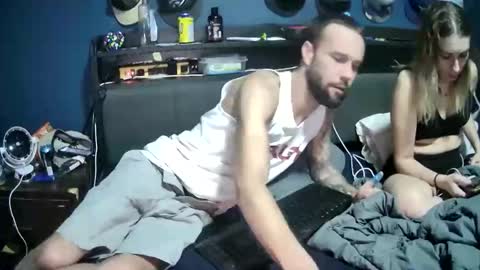 Snapshot of lovecoupleqc chatting on November 24, 3:06 am lovecoupleqc online show from November 24, 3:06 am