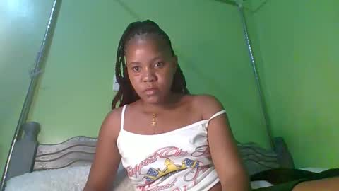 Snapshot of lovegal335 chatting on May 25, 7:53 pm lovegal335 online show from May 25, 7:53 pm