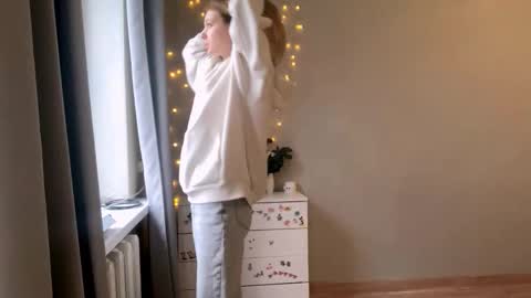 Ella online show from December 22, 6:21 am