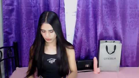 Snapshot of lovely062006 chatting on February 14, 6:54 am lovely062006 online show from February 14, 6:54 am