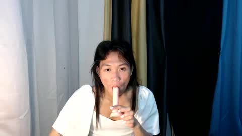 Snapshot of lovely_angel_intown chatting on December 10, 1:44 pm your angel online show from December 10, 1:44 pm