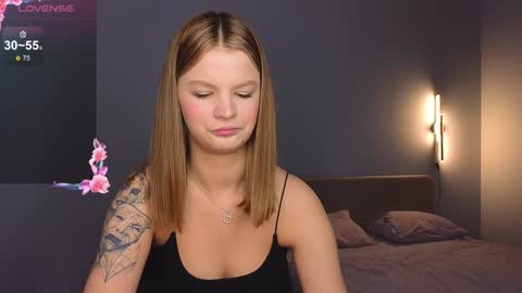 Snapshot of lovely_babyy chatting on December 11, 12:44 am Jenny online show from December 11, 12:44 am
