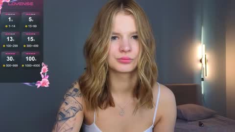 Snapshot of lovely_babyy chatting on December 14, 4:12 am Jenny online show from December 14, 4:12 am