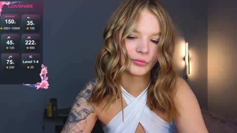 Snapshot of lovely_babyy chatting on December 17, 2:44 am Jenny online show from December 17, 2:44 am