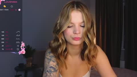 Snapshot of lovely_babyy chatting on December 19, 12:13 am Jenny online show from December 19, 12:13 am