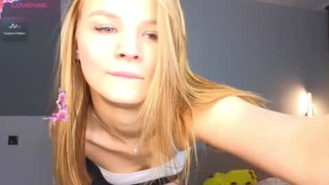 Snapshot of lovely_babyy chatting on December 31, 6:48 am Jenny online show from December 31, 6:48 am