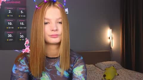 Snapshot of lovely_babyy chatting on December 31, 11:17 pm Jenny online show from December 31, 11:17 pm