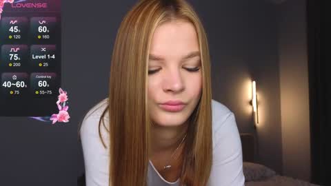 Snapshot of lovely_babyy chatting on January 2, 12:34 am Jenny online show from January 2, 12:34 am