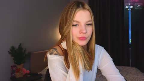 Snapshot of lovely_babyy chatting on January 12, 2:56 am Jenny online show from January 12, 2:56 am