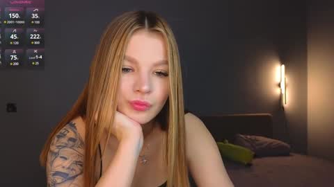 Snapshot of lovely_babyy chatting on January 14, 1:36 am Jenny online show from January 14, 1:36 am