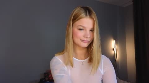 Snapshot of lovely_babyy chatting on February 2, 4:15 am Jenny online show from February 2, 4:15 am