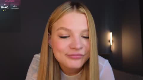 Snapshot of lovely_babyy chatting on February 2, 7:20 am Jenny online show from February 2, 7:20 am