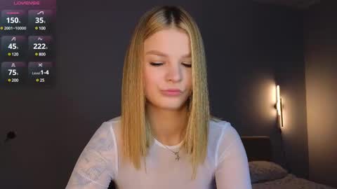 Snapshot of lovely_babyy chatting on February 13, 2:23 am Jenny online show from February 13, 2:23 am